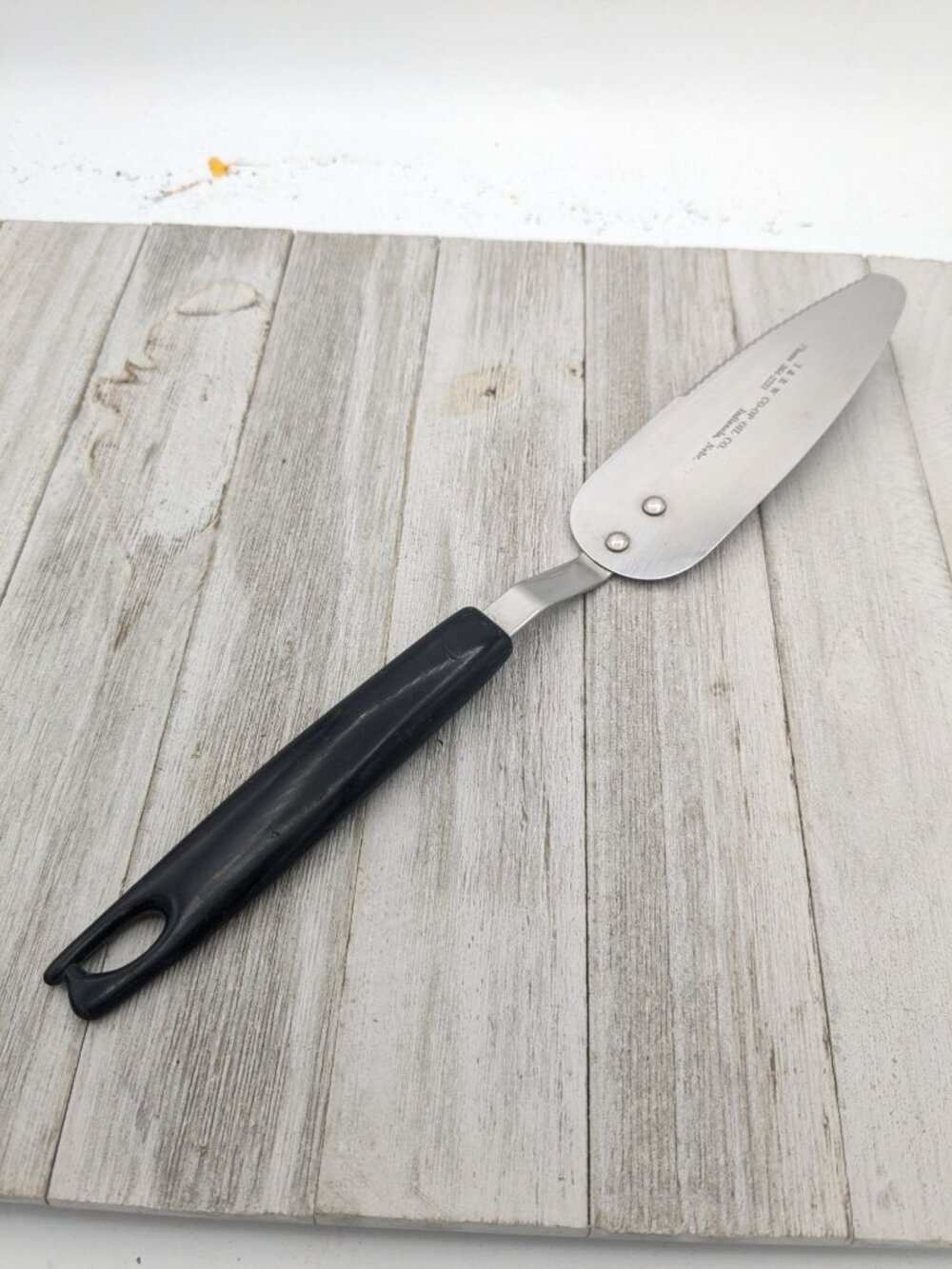 Stainless Steel Cake Pie Spatula Server Serrated 12 1/4" Black Handle